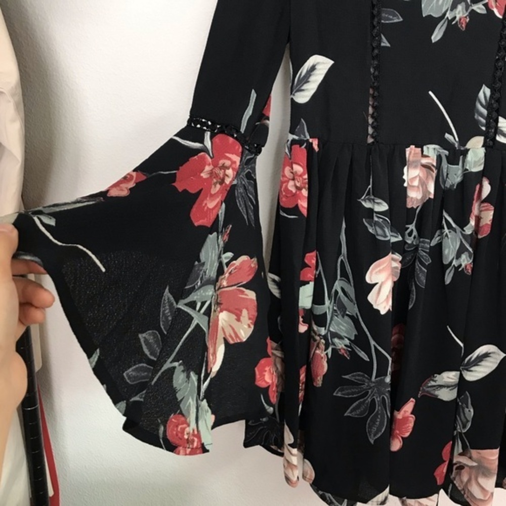 BOOHOO || FLORAL DRESS✨ - Picture 4 of 7